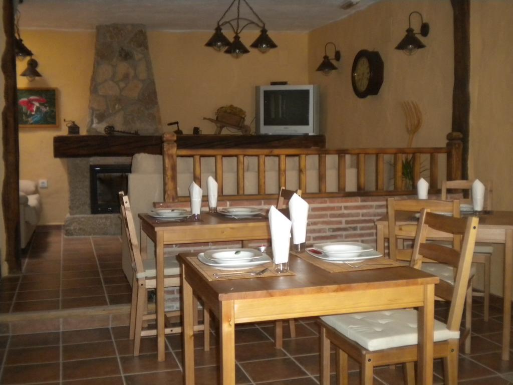 Hostal Rural Las Cuatro Calles San Martín del Pimpollar Екстериор снимка
