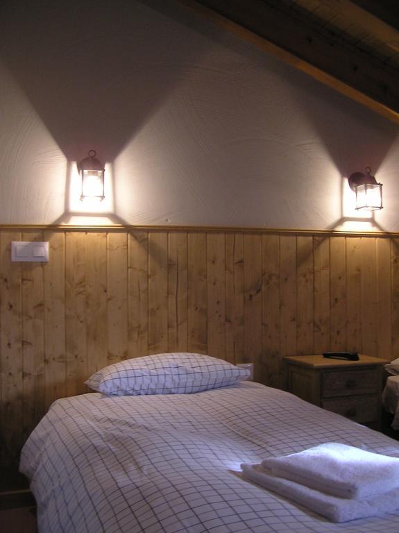 Hostal Rural Las Cuatro Calles San Martín del Pimpollar Екстериор снимка