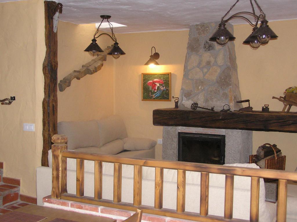 Hostal Rural Las Cuatro Calles San Martín del Pimpollar Екстериор снимка